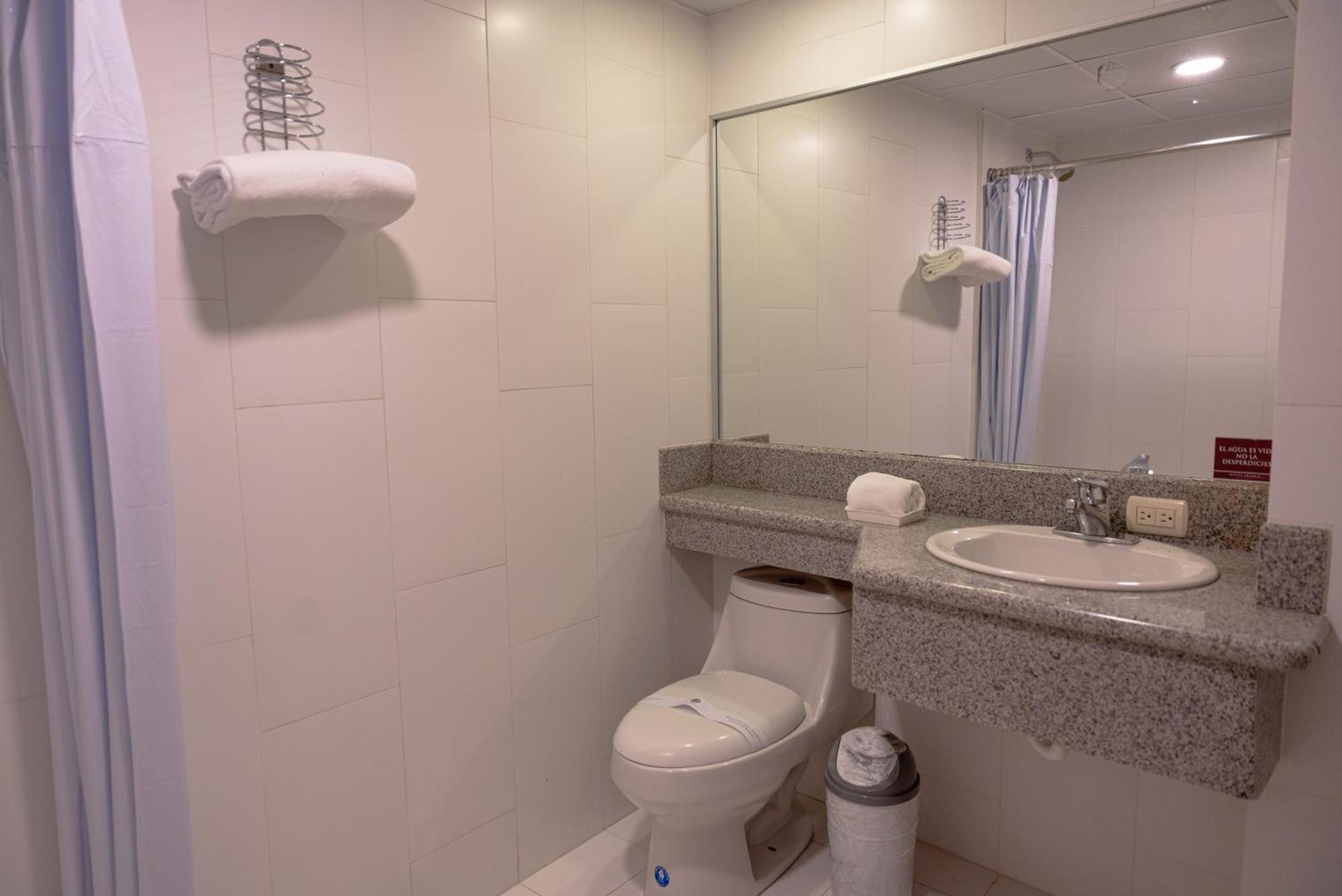Hotel Santa Monica Κουένκα Εξωτερικό φωτογραφία