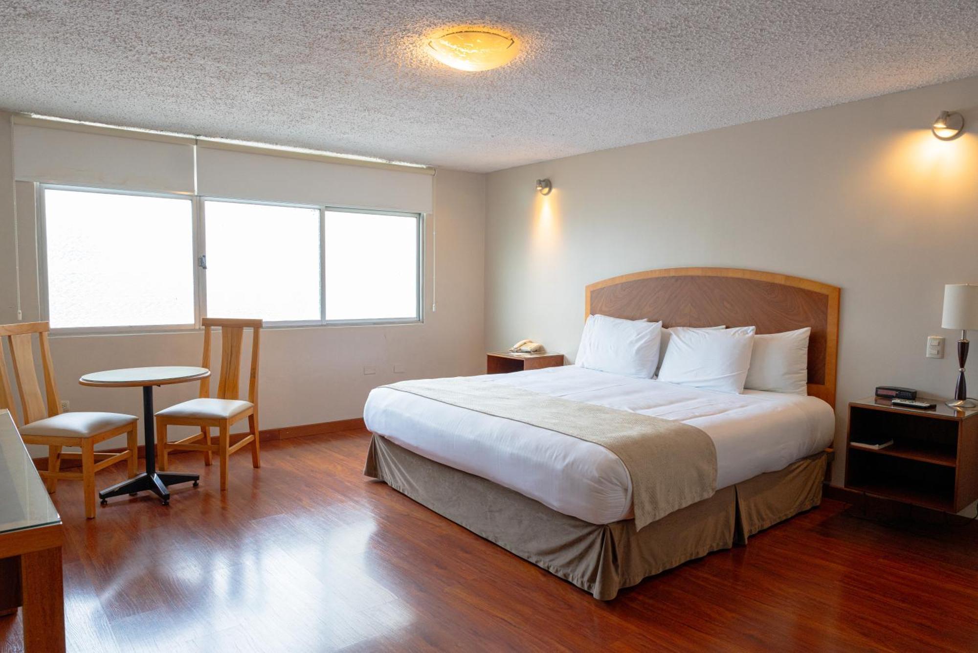 Hotel Santa Monica Κουένκα Εξωτερικό φωτογραφία
