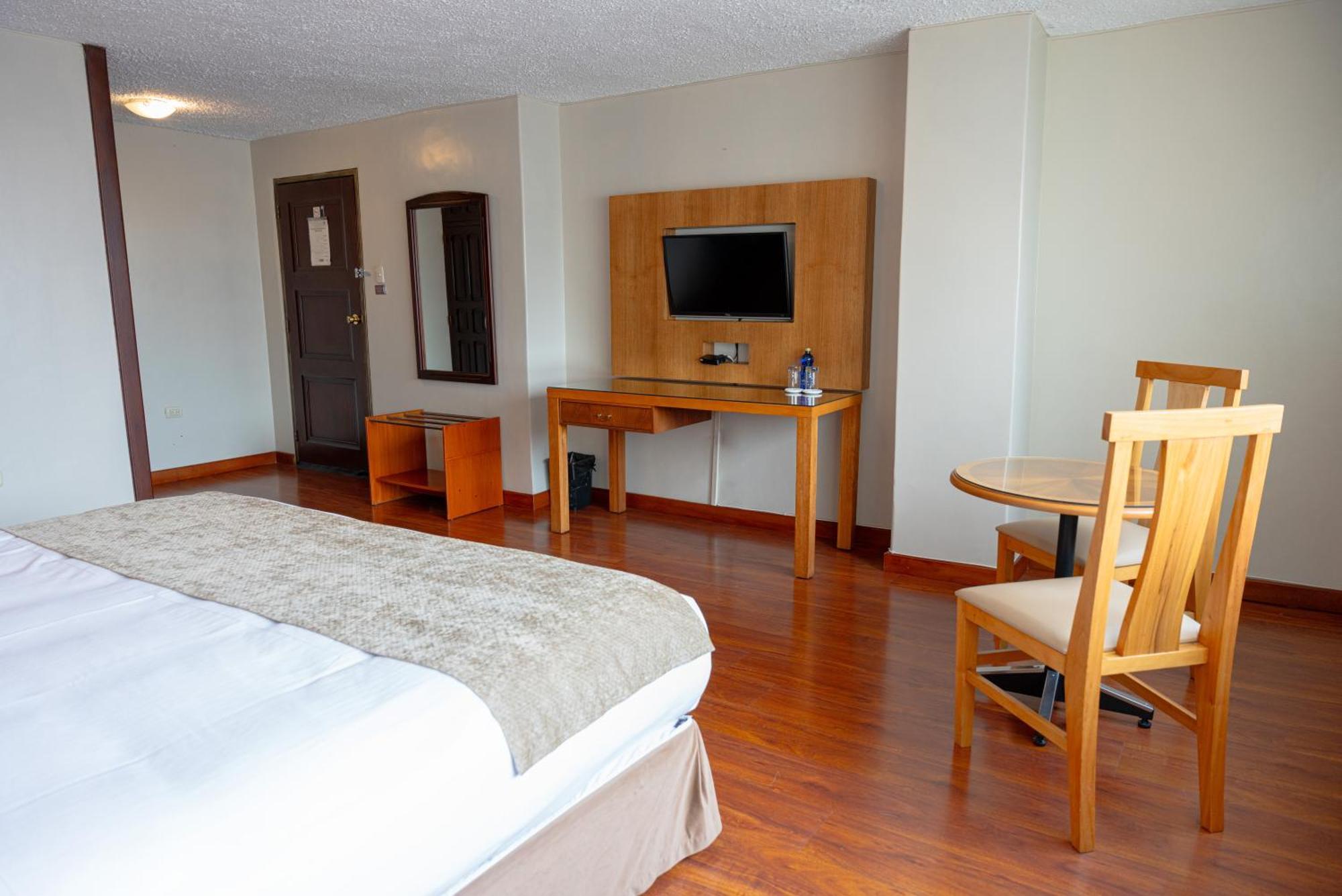 Hotel Santa Monica Κουένκα Εξωτερικό φωτογραφία